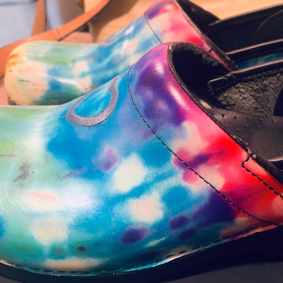 Size 40 Tie-dye Dansko clogs in very good used condition!! - Picture 2 of 6